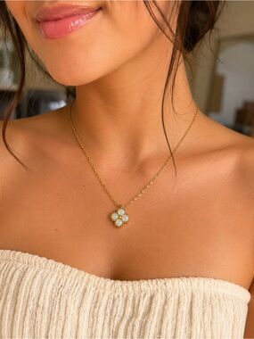 Evry Jewels gold clover necklace